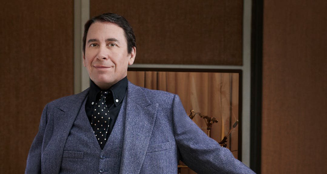 Jools Holland looking daper