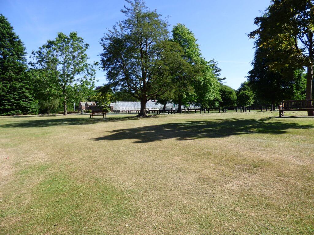 Walton Hall Formal Gardens looking lovely in the sunshine