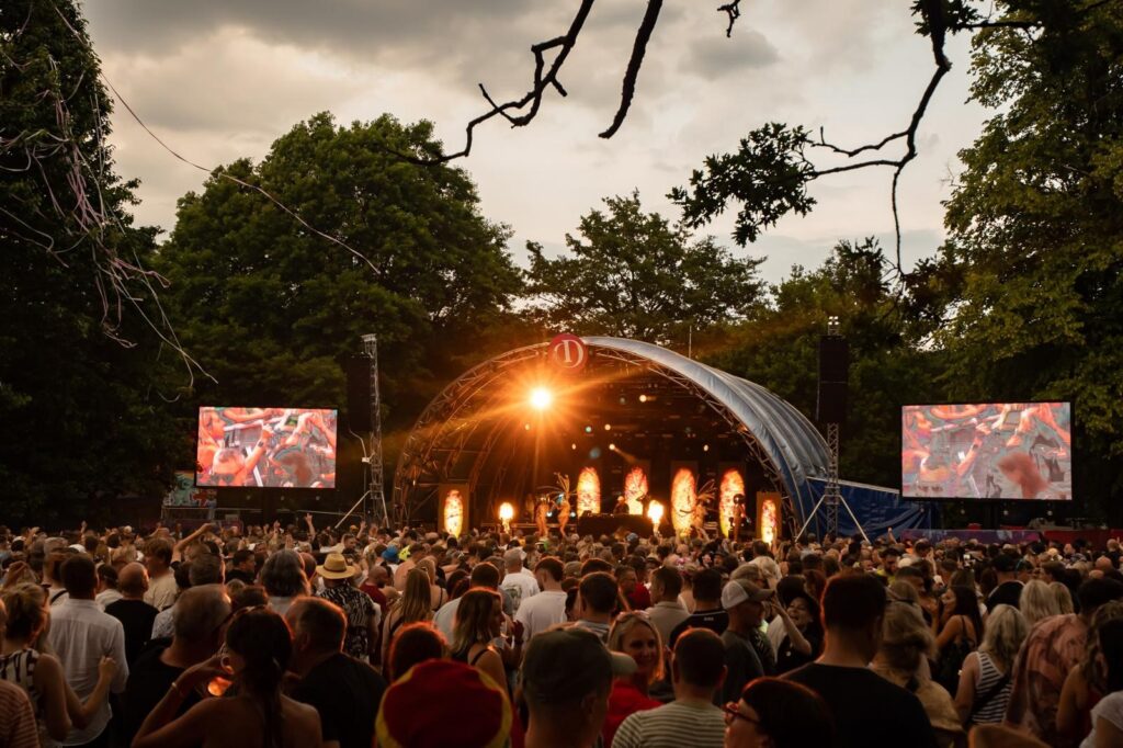 Dusk descends on the daresbury festival crowd as they watch the stage,