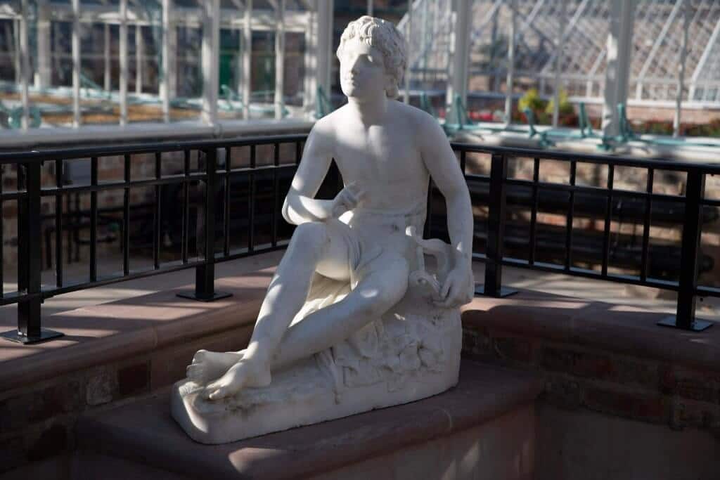 The statue has been put in place inside the glasshouses